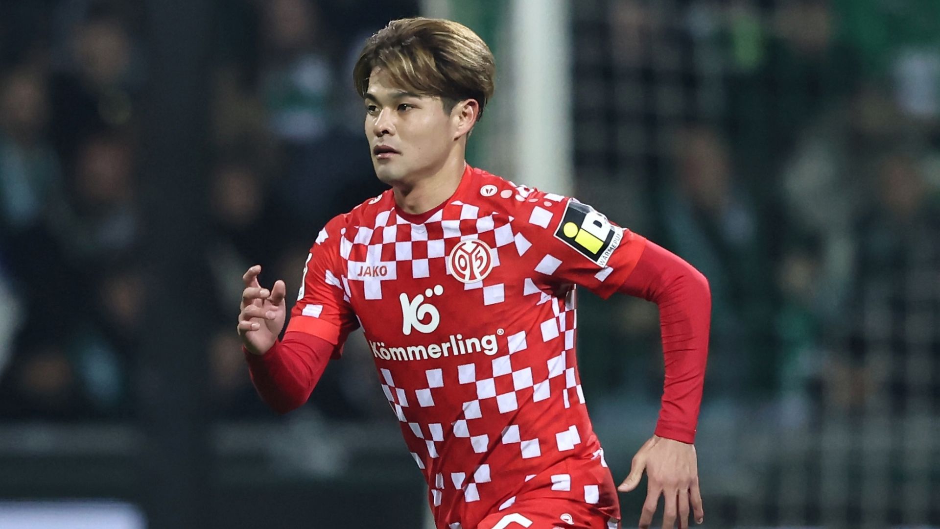 最終価格　FSV Mainz 05 サッカーシャツ XL 佐野海舟 佐野海舟、今夏の去就は？マインツSD「ムシアラやヴィルツとの